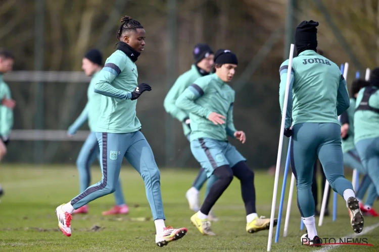 Anderlecht frappé par le sort : Besnik Hasi perd un joueur à l'entraînement