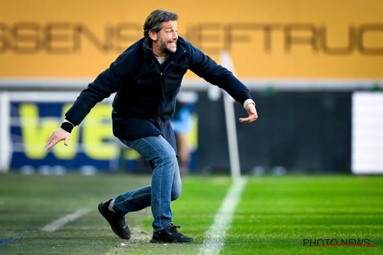 🎥 Quelle émotion au milieu des joueurs : Rik De Mil explique le coup tactique qui a renversé Anderlecht