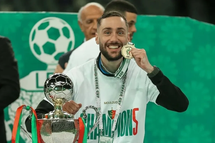 À 30 ans seulement, un jeune entraîneur belge remporte son premier trophée en Algérie !