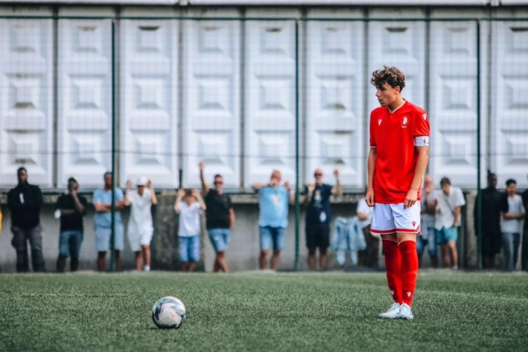 Malgré l'AC Milan et la Juventus, le Standard fait passer professionnel un grand talent de son académie