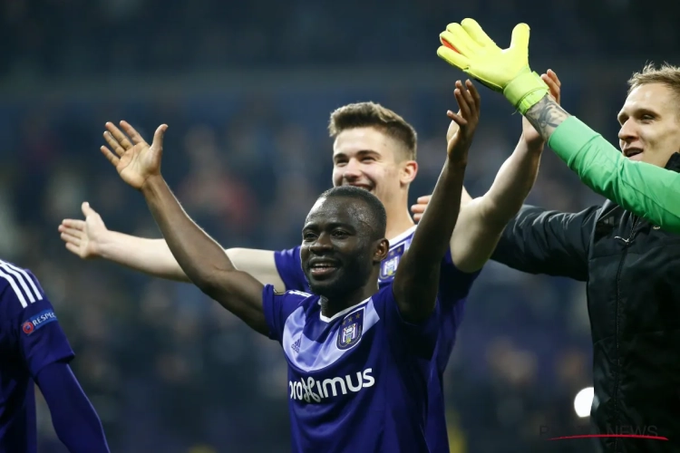 🎥 Accueilli en héros à l'aéroport : à 32 ans, Frank Acheampong déchaîne les passions dans son nouveau club