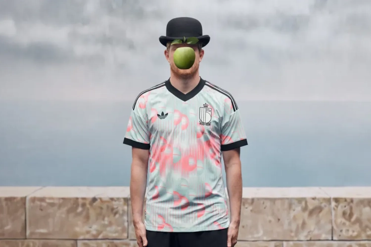 📷 Un joli clin d'œil à René Magritte : les Diables dévoilent leur nouveau maillot extérieur