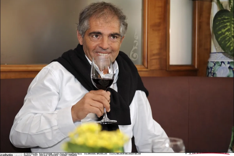 Légende d'Anderlecht et du Beerschot, Juan Lozano victime d'une grave hémorragie cérébrale