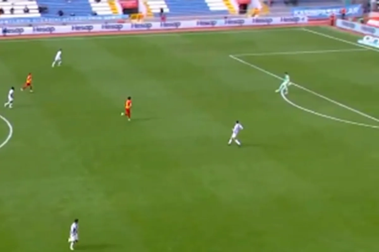 🎥 Action complètement dingue en Turquie : un gardien plante un but à 80 mètres du but