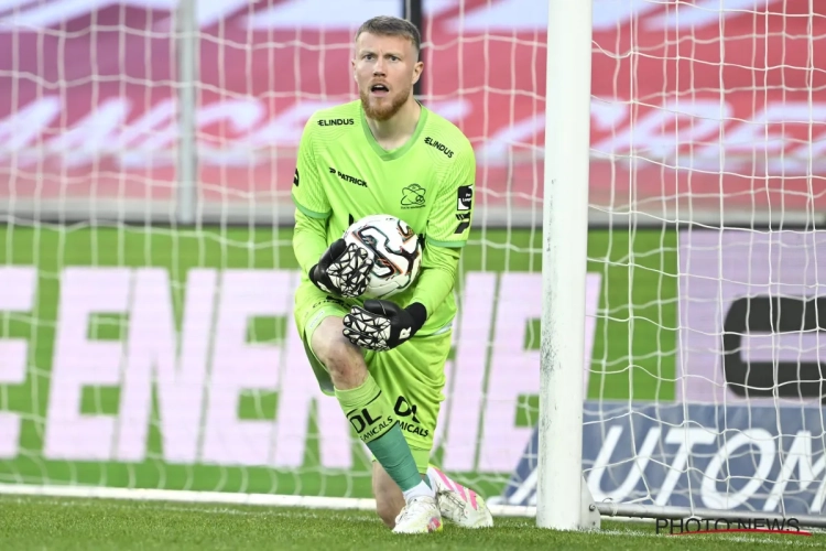 🎥 Mais qu'est-ce qui lui a pris ? La sortie très bizarre du gardien de Zulte Waregem 