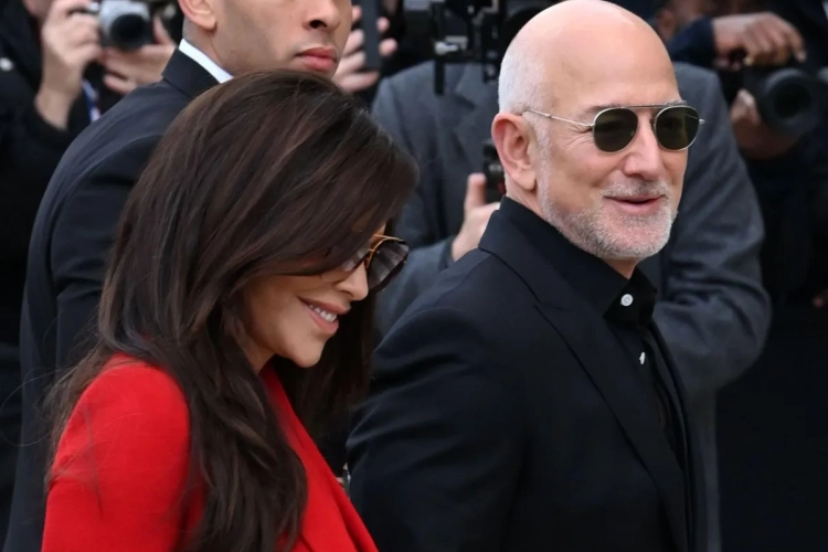 Le milliardaire Jeff Bezos investit massivement dans un club de football