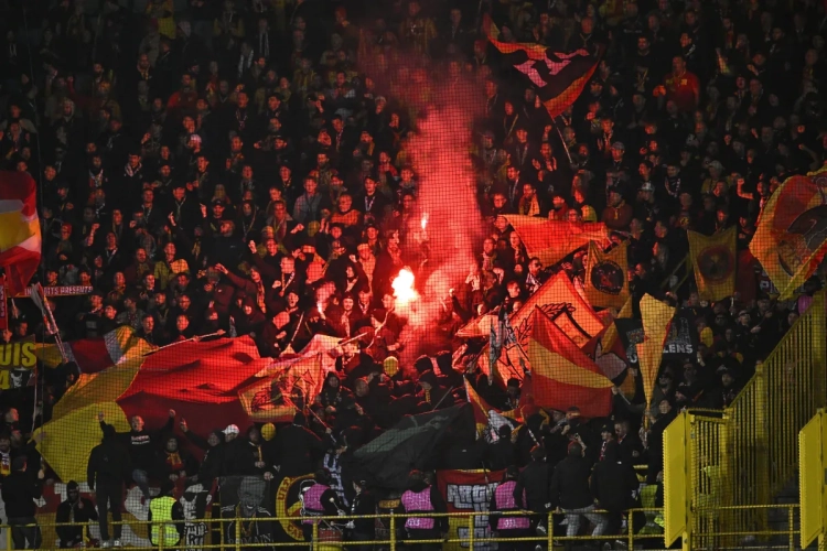 🎥 Un match chaud : les supporters de Lens mettent le feu au Jan Breydel