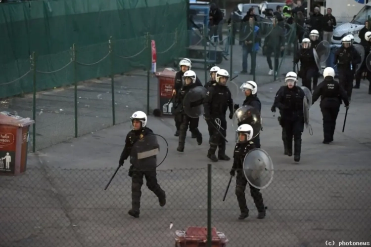 Incidents Standard-Charleroi: Interdiction de stade et travail d'intérêt général pour un supporter du Standard