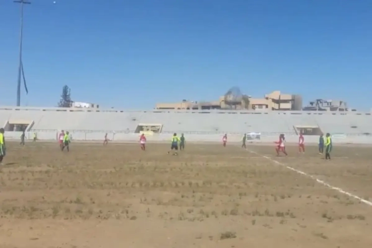 A Raqqa, ancienne capitale de Daesh en Syrie, le football reprend ses droits.