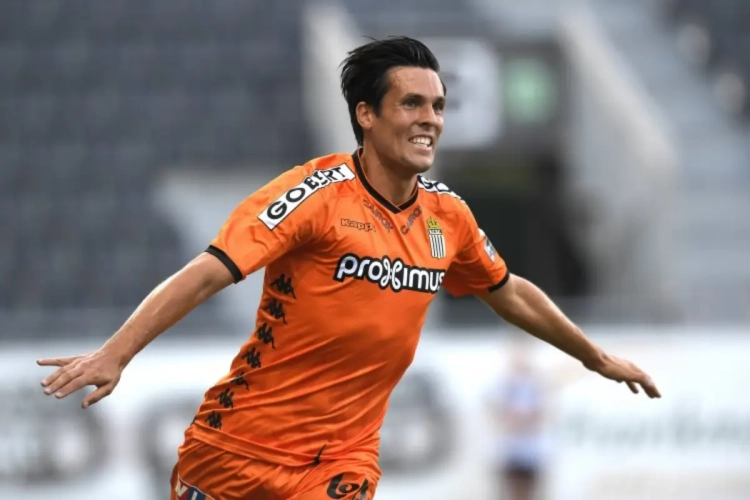 Revoilà "Perbut"! "Je traîne souvent dans ce coin-là du terrain..."