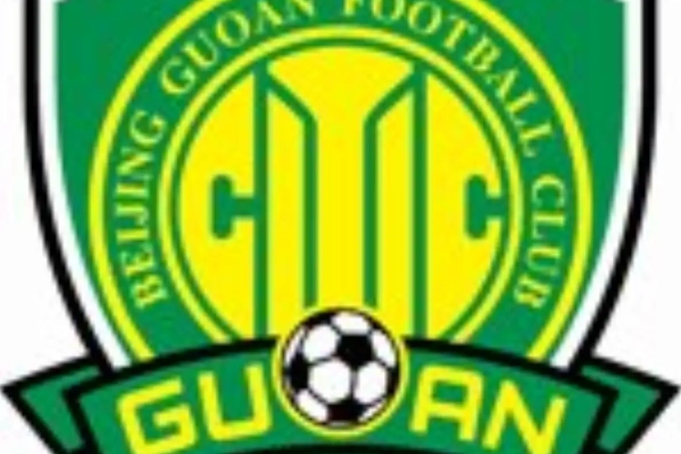 Il marque d'un lob de 62 mètres ! 