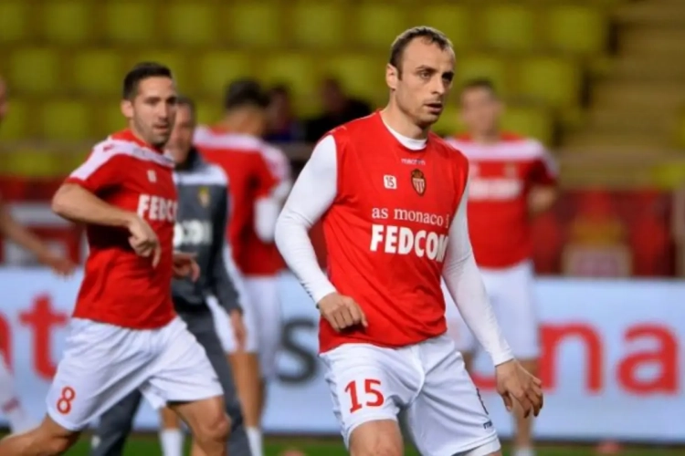 L'incroyable reprise acrobatique de Berbatov
