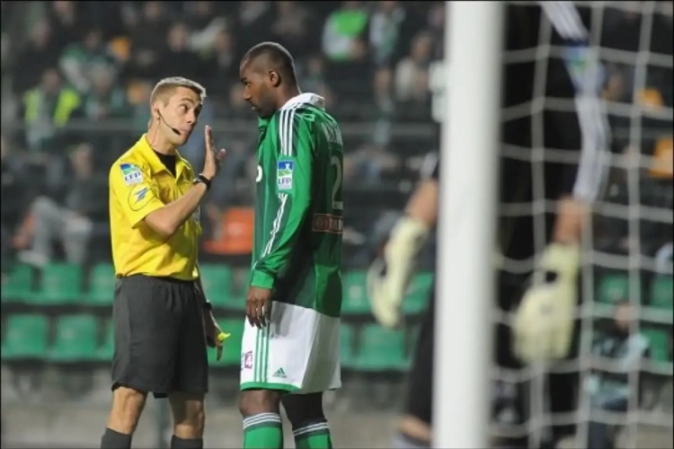 En pleurs, il demande son remplacement