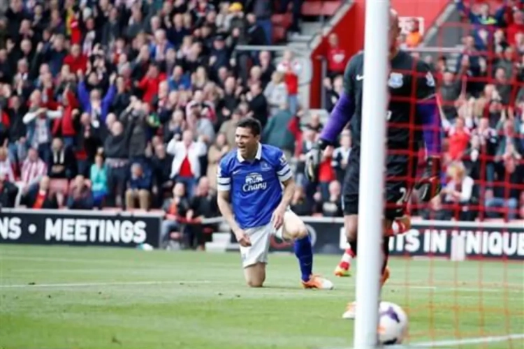 Everton se tire deux balles dans le pied à Southampton