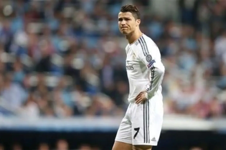 Ronaldo: "Remporter cinq ou six trophées"