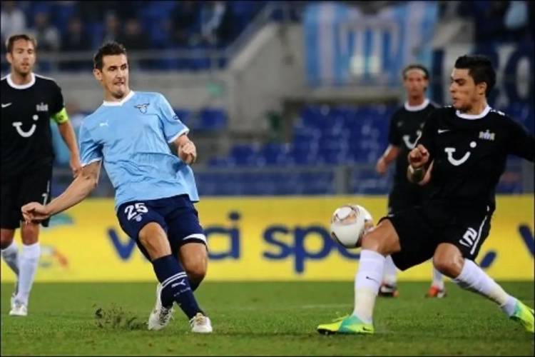 Un défenseur portugais signe au Standard