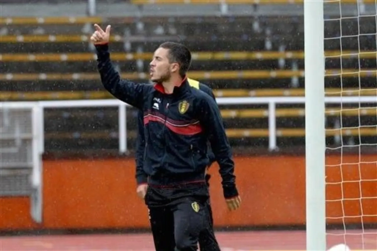 Hazard et Kompany dans une chanson australienne