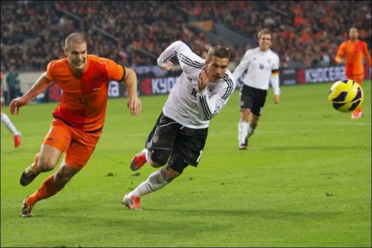 Lukas Podolski déclare forfait face à l'Algérie