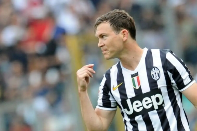Juventus: Lichtsteiner rempile pour une saison
