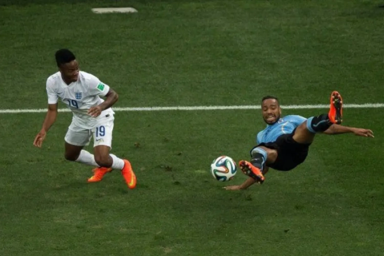 A peine recruté, Alvaro Pereira écope d'une sérieuse suspension