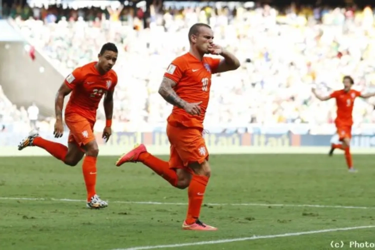 Sneijder dauphin d'Edwin van der Sar ?