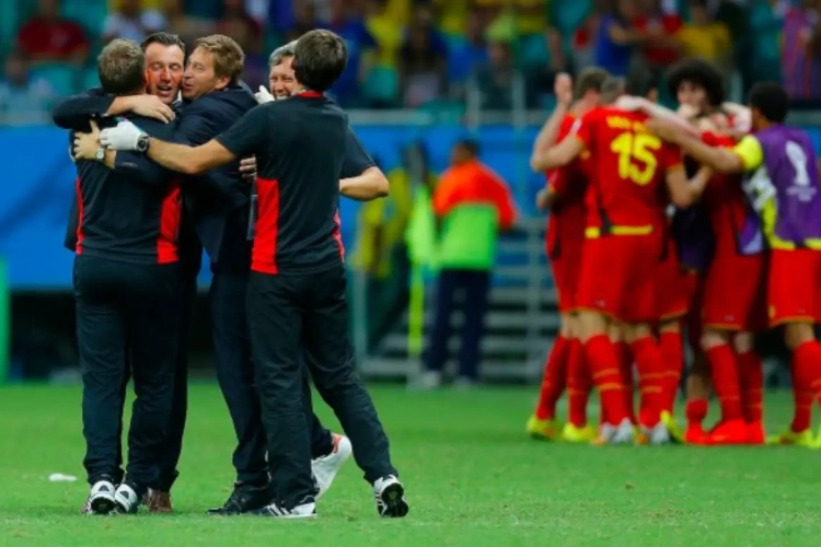 Vivez la qualification des Diables depuis le banc de touche