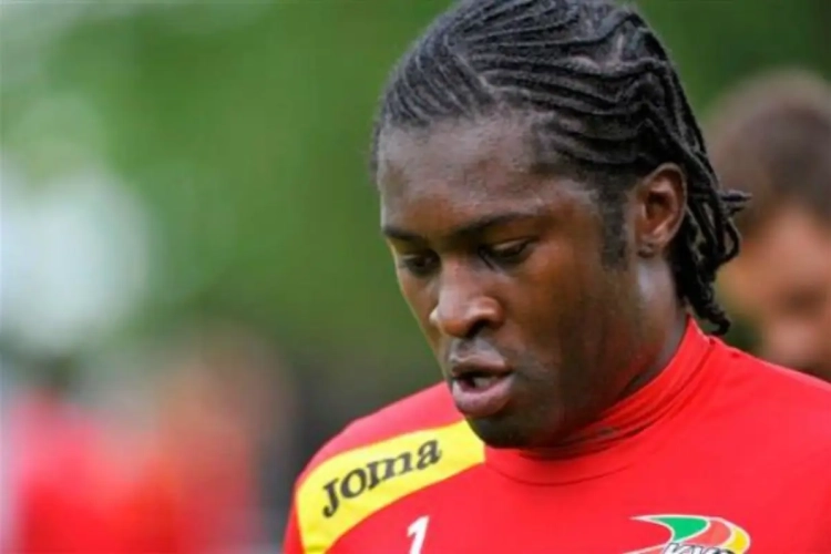 Ovono, qui se cherche un club, arrête avec sa sélection