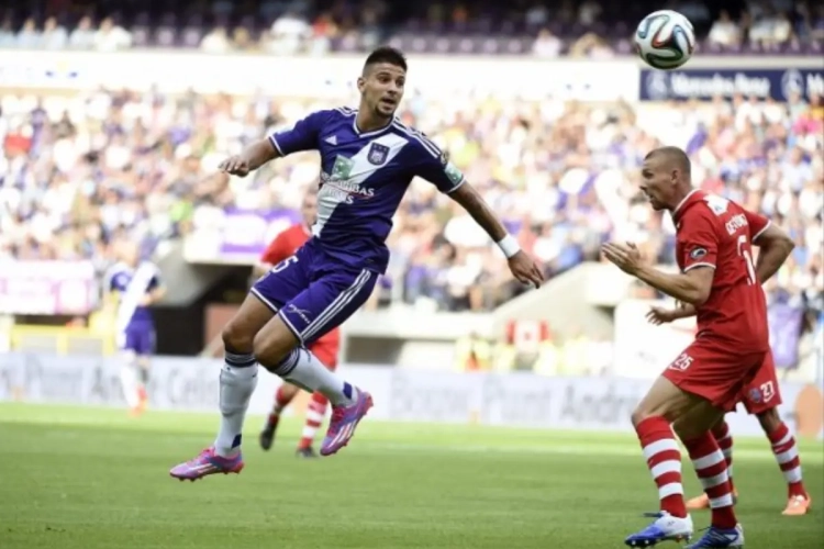 Benfica a refusé de verser 15 millions pour Mitrovic