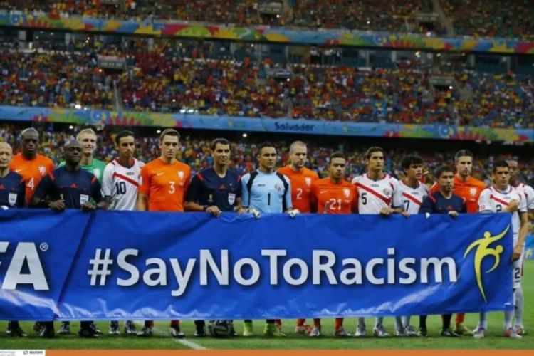 Coupe d'Angleterre : une rencontre arrêtée suite à des incidents racistes