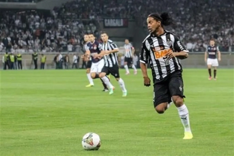 Ronaldinho quitte l'Atlético Mineiro