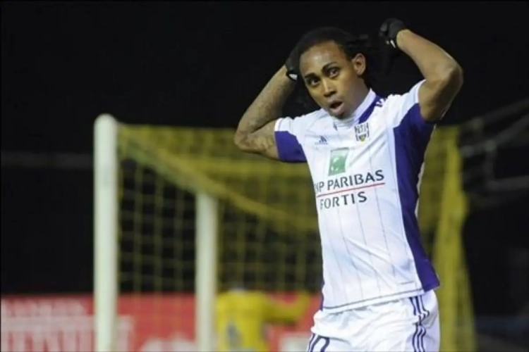 Kanu s'éloigne du Sporting d'Anderlecht