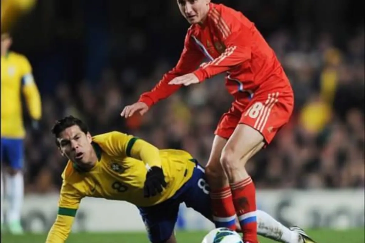 Il n'y a plus de gardien dans le but mais Bystrov ne marque pas