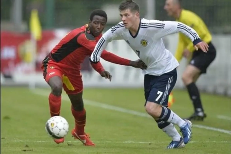 Un défenseur latéral signe au Patro Eisden