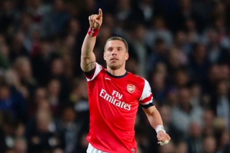 Lukas Podolski quitte le club de Thomas Vermaelen