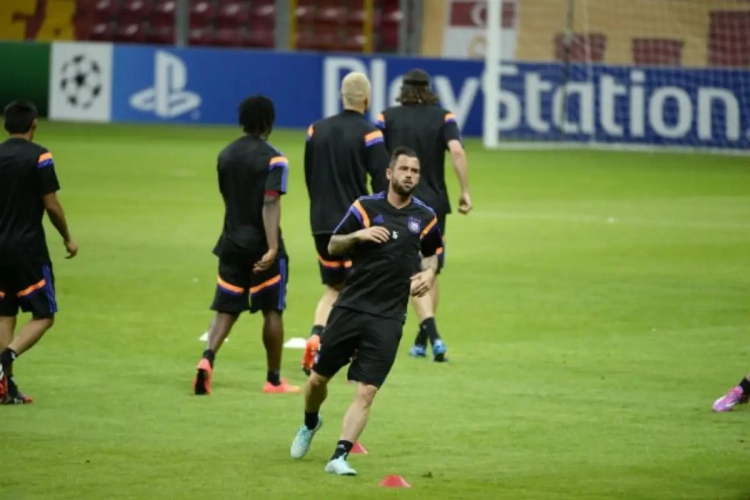 Defour n'a pas été au bout de l'entraînement lundi