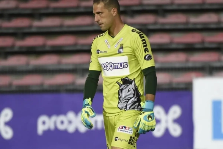 Nicolas Penneteau (Charleroi) après sa bourde : "Je voulais relancer le ballon proprement"