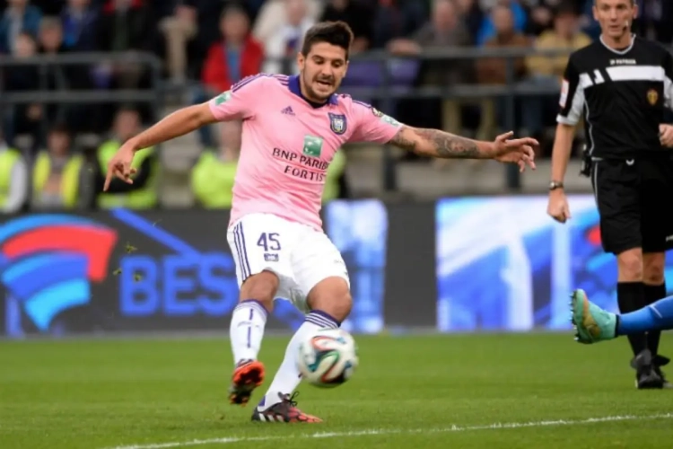 Hasi sur le poids de Mitrovic: "Nous règlerons cela en interne"