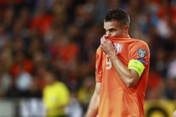 L'incroyable CSC de Van Persie enterre la Hollande