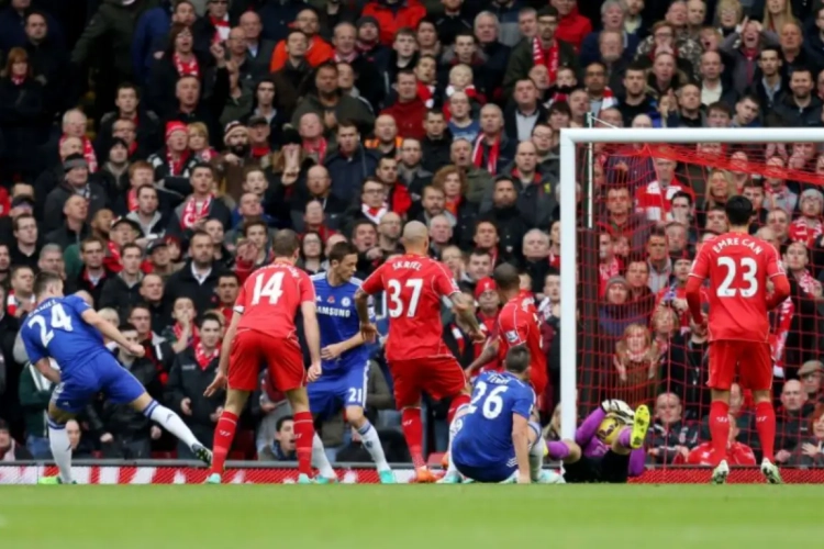 Les Belges de Chelsea l'emportent chez Mignolet