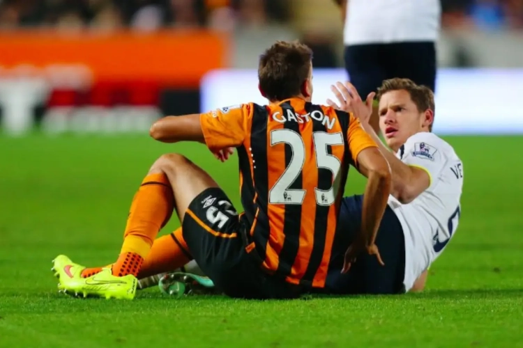 Bruce sur Vertonghen: "J'aurais honte à sa place"