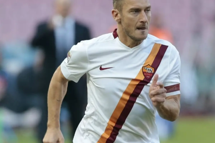 Il est aux anges parce que Totti le salue