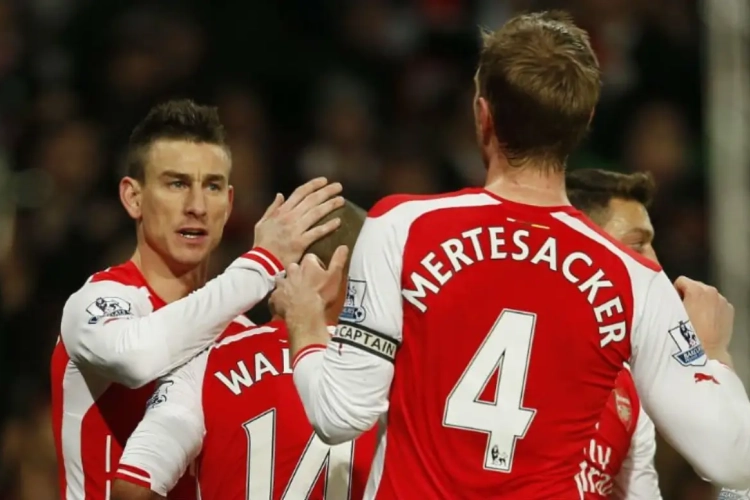 Arsenal dévoile son nouveau maillot pour la saison 2015-2016