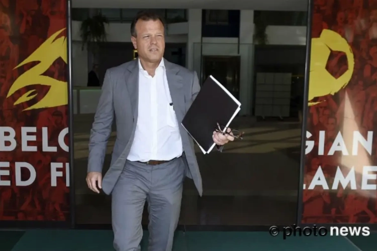 Bart Verhaege pointe De Keersmaecker du doigt