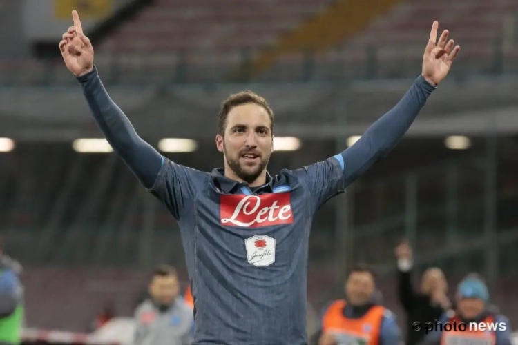 Naples a pu compter sur Higuain, Séville fait le plus dur