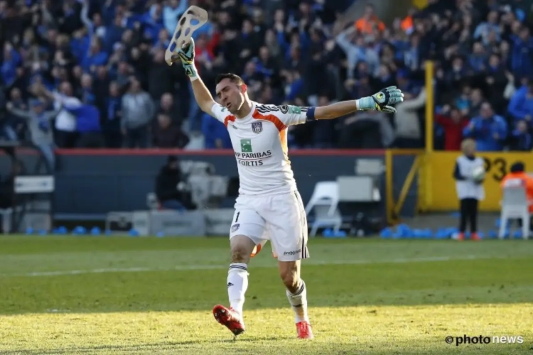 La réaction bizarre de Proto après sa suspension