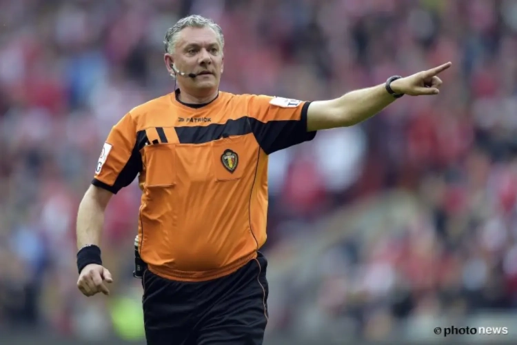 L'arbitrage au centre des débats: "Non seulement il n'y a pas penalty, mais en plus..."