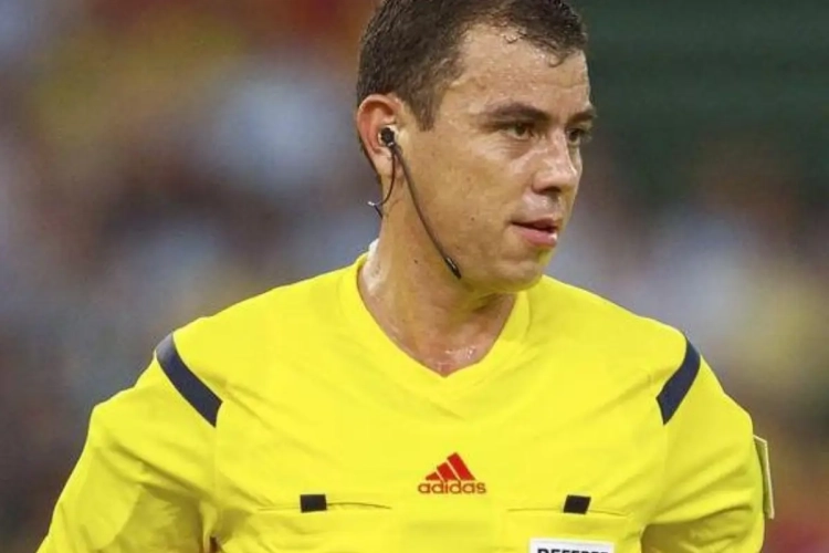 Un arbitre ne maitrise pas son spray...