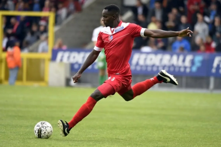 Mouscron : un ancien est testé, deux ex-rouches sont là