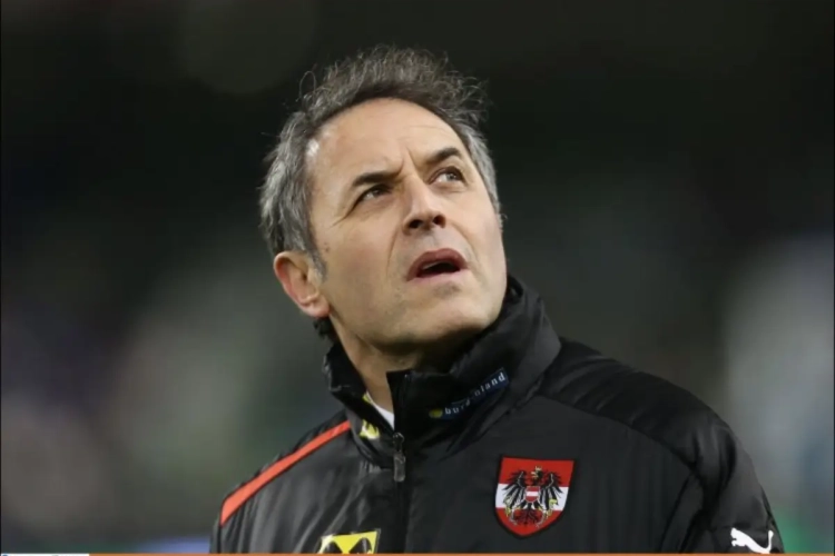 Euro 2016 : le sélectionneur de l'Autriche fête la qualification avec ... une baguette et un béret !