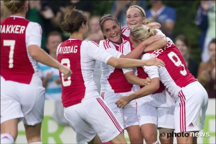 Le joli lob de cette joueuse de l'Ajax